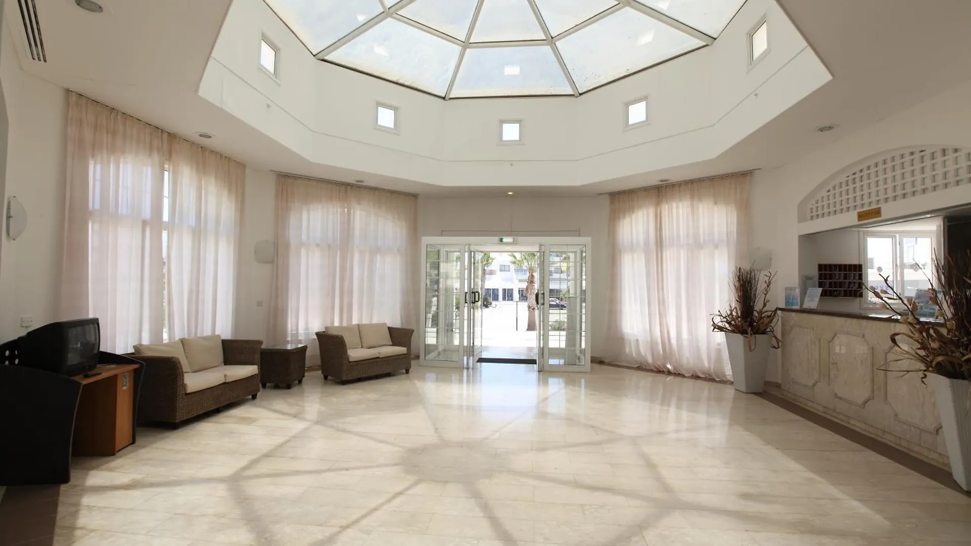 פרוטאראס Anastasia Splash Residences 4*,